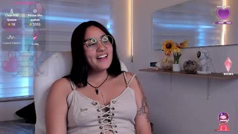 caroline_rodriguez_9 online show from April 28, 7:40 pm