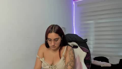 caroline_rodriguez_9 online show from July 9, 7:29 pm