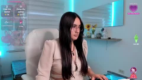 caroline_rodriguez_9 online show from April 30, 9:52 pm