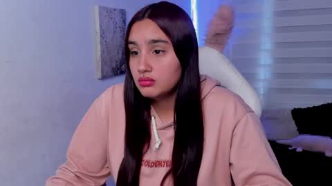caroline_rodriguez_9 online show from June 19, 6:58 pm