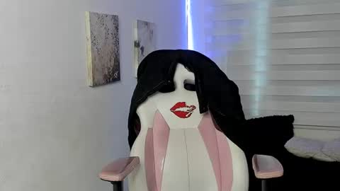 caroline_rodriguez_9 online show from June 24, 7:21 pm