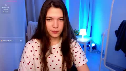 Snapshot of carolinebenks chatting on October 6, 5:36 am Caroline online show from October 6, 5:36 am