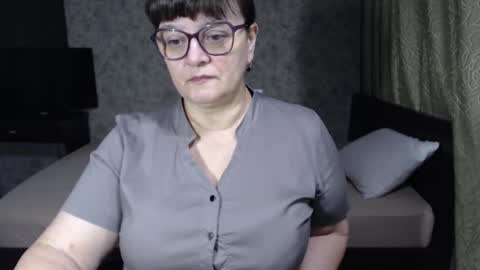 CarolineDream  online show from November 1, 5:45 pm