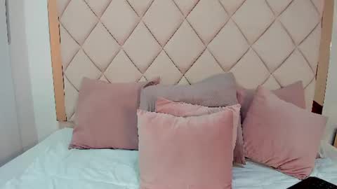 Caroline  online show from July 3, 12:32 pm