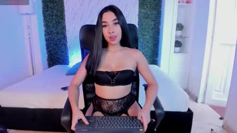 Snapshot of carolinemiller1 chatting on October 14, 7:39 pm Caro online show from October 14, 7:39 pm