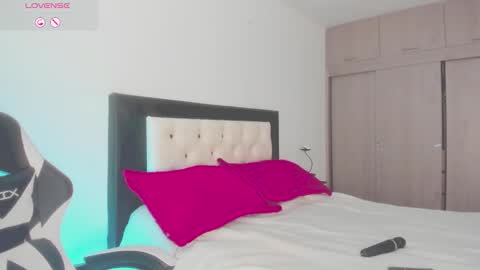 CarolinneFiotti online show from February 3, 1:48 pm