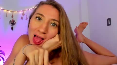 Snapshot of carriexwood chatting on January 9, 1:08 am Nia  online show from January 9, 1:08 am