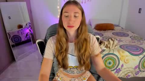 Snapshot of carriexwood chatting on February 8, 12:38 am Nia  online show from February 8, 12:38 am