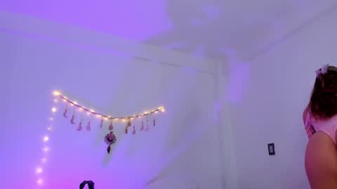 Snapshot of carriexwood chatting on January 21, 1:08 am Nia  online show from January 21, 1:08 am