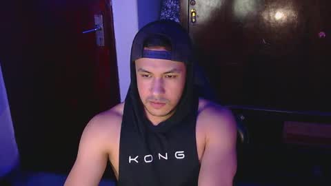 Snapshot of casas_oom chatting on March 6, 3:02 am      online show from March 6, 3:02 am