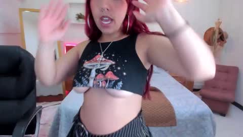 Snapshot of cat__moon__ chatting on October 14, 7:28 pm Karol online show from October 14, 7:28 pm