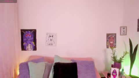 Cata green model independient online show from June 19, 7:31 pm
