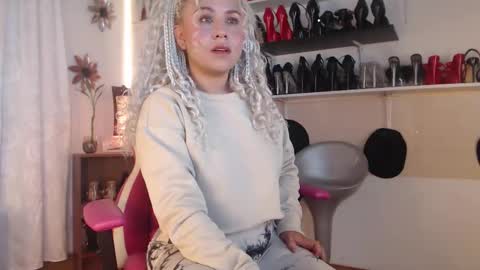 Snapshot of catalina_bruce2 chatting on October 26, 3:29 am Catalina bruce2 online show from October 26, 3:29 am