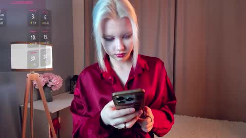 Mia online show from March 16, 11:03 am