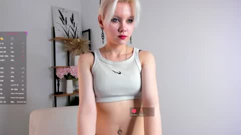Mia online show from July 3, 11:04 am