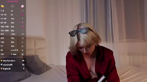 Mia online show from July 28, 12:48 pm