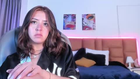catti_brie_ online show from July 28, 4:39 pm