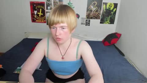 cattie_w_ online show from April 28, 2:27 am