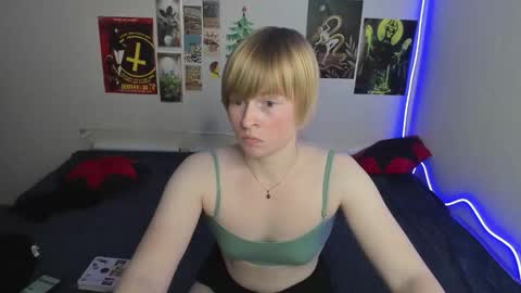 cattie_w_ online show from February 7, 7:33 am