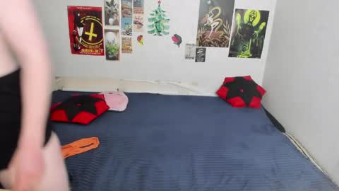 cattie_w_ online show from April 29, 2:38 am