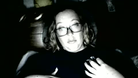 cdutton1997 online show from June 16, 2:37 am