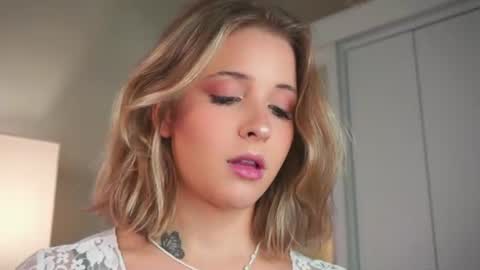 Lina  online show from August 1, 7:48 pm