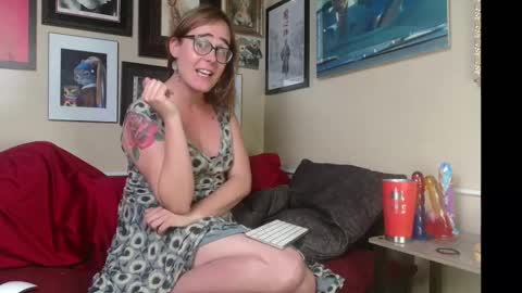 Snapshot of cecilysaintclaire chatting on October 24, 12:17 pm Cecily Saint Claire online show from October 24, 12:17 pm