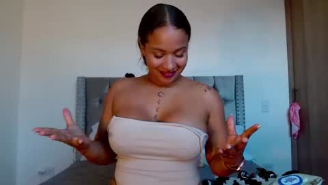 celeneortiiz online show from July 28, 8:01 pm