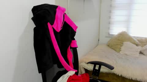 celeste_bonnet1 online show from November 17, 6:54 pm