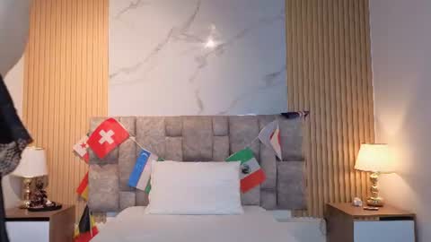 celeste_collinss_ online show from July 2, 8:36 pm