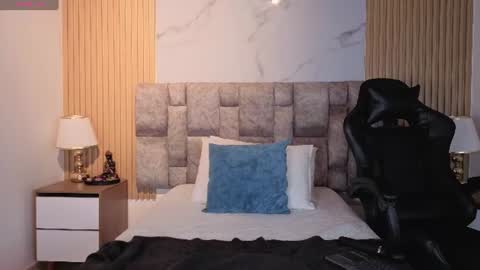 celeste_collinss_ online show from July 19, 8:33 pm