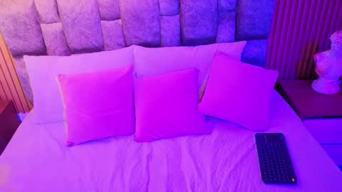 celeste_collinss_ online show from November 16, 2:19 pm