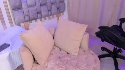 celeste_collinss_ online show from April 24, 4:25 am