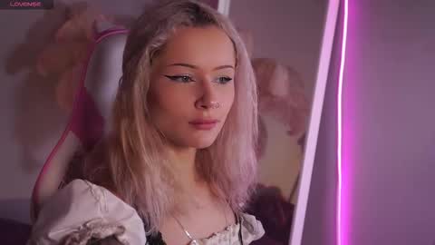 Snapshot of celeste_eyes0n chatting on October 5, 2:24 pm Celeste online show from October 5, 2:24 pm