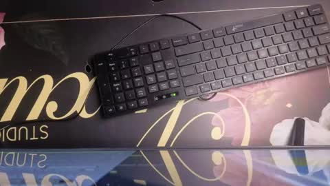 celeste_fioree online show from August 4, 1:18 pm