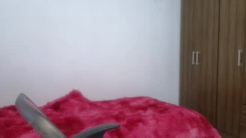 Snapshot of celeste_shinny chatting on October 20, 5:51 pm celeste_shinny online show from October 20, 5:51 pm