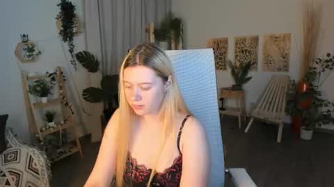 your cute kitty online show from June 18, 8:03 pm