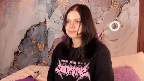 Hello guys my name is Sofi and Lizzie and  Vanessa online show from February 9, 4:49 am