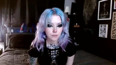 Averi online show from January 1, 9:41 pm
