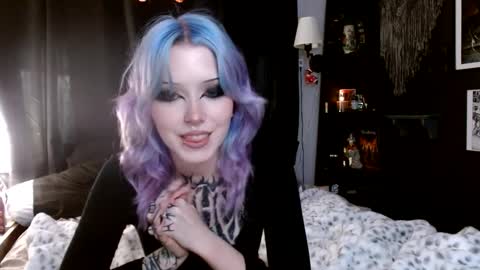 Averi online show from December 28, 12:04 am