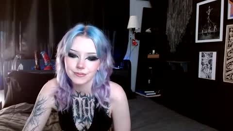 Averi online show from January 2, 10:33 pm
