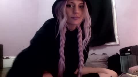 chaia online show from April 25, 8:27 am