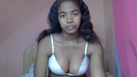 chaitee00 online show from April 25, 2:14 pm