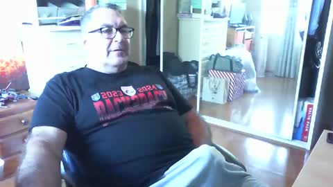 Snapshot of chalkstall chatting on December 3, 8:55 am Chalky online show from December 3, 8:55 am