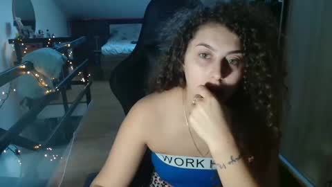 Stephanieblisss online show from December 16, 12:22 pm