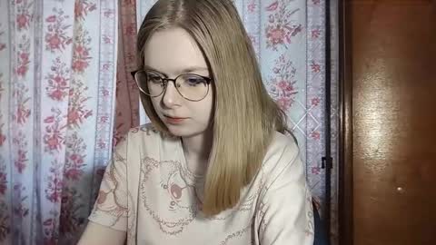 Lia online show from March 17, 7:24 am