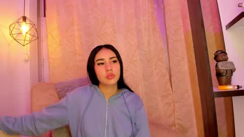 Snapshot of chantall_valkoba chatting on January 25, 4:45 am Chantall online show from January 25, 4:45 am