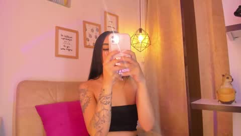 Snapshot of chantall_valkoba chatting on February 21, 4:40 am Chantall online show from February 21, 4:40 am