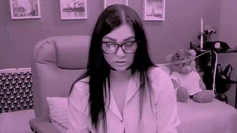 The Queen online show from March 6, 11:59 pm