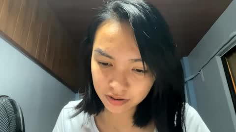 Elly online show from April 1, 1:01 pm